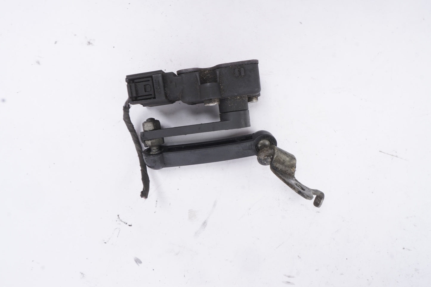 2018-2023 BMW X2 (F39) REAR SUSPENSION HEIGHT LEVEL SENSOR 6870200