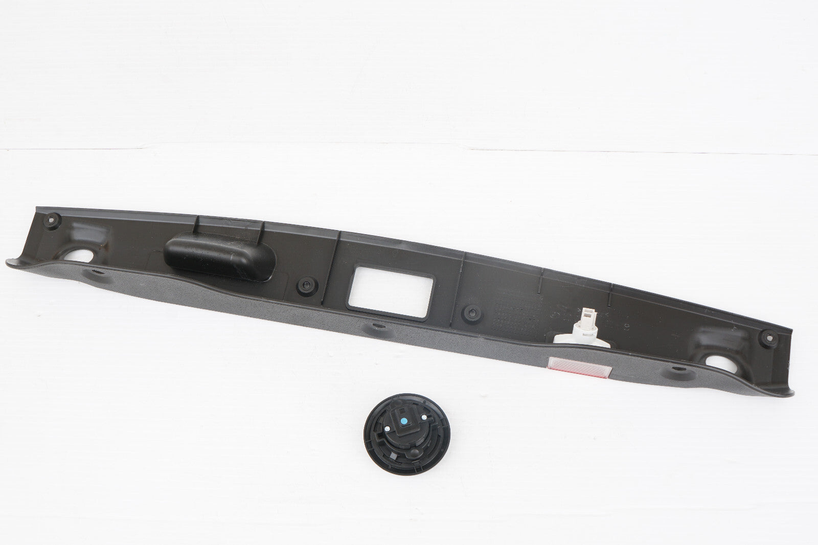2008 - 2014 MERCEDES-BENZ C300 W204 REAR TRUNK HANDLE TRIM PANEL COVER OEM