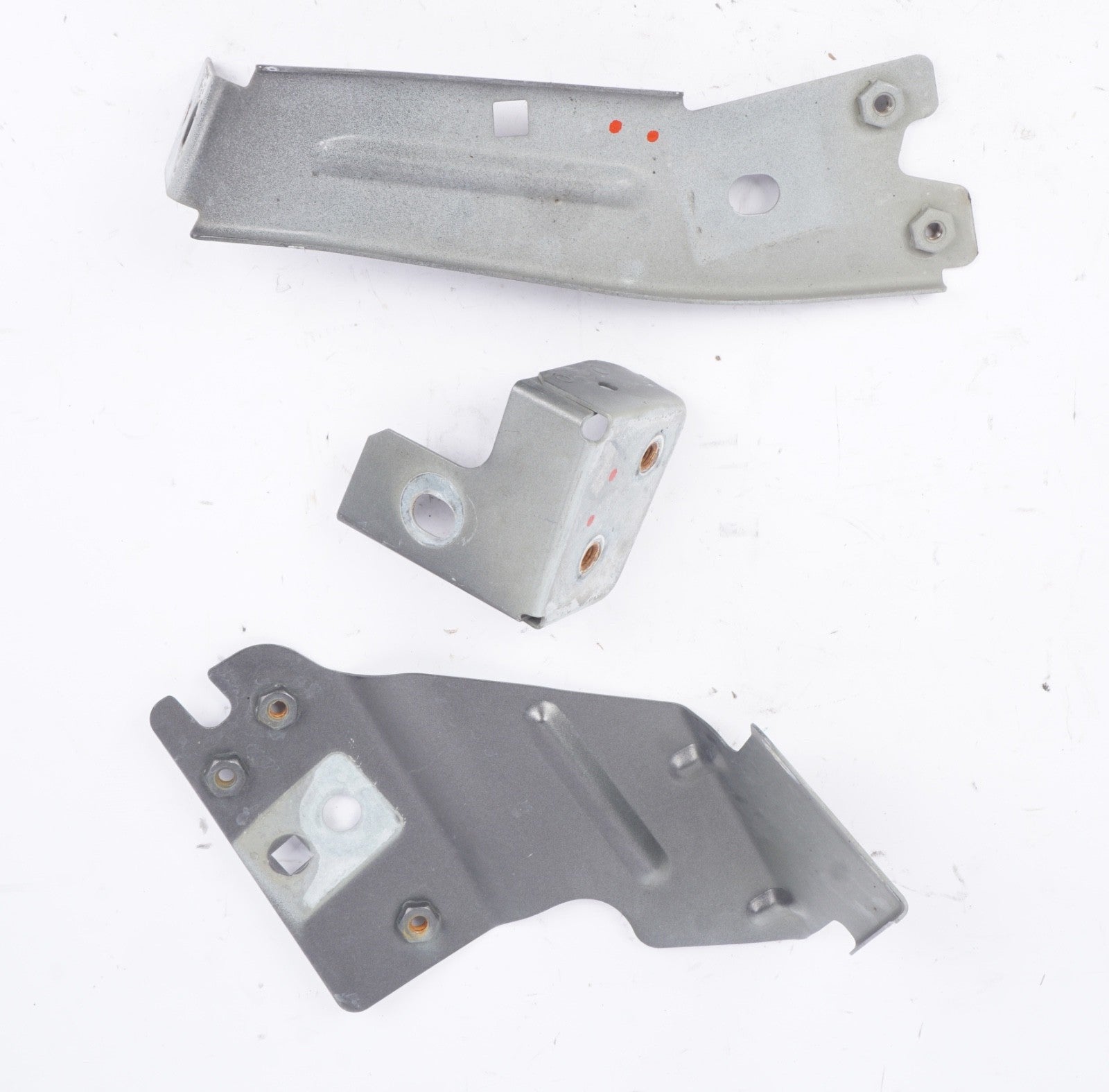 2014-2020 MASERATI GHIBLI FRONT RIGHT FENDER LOWER MOUNT SUPPORT BRACKET OEM