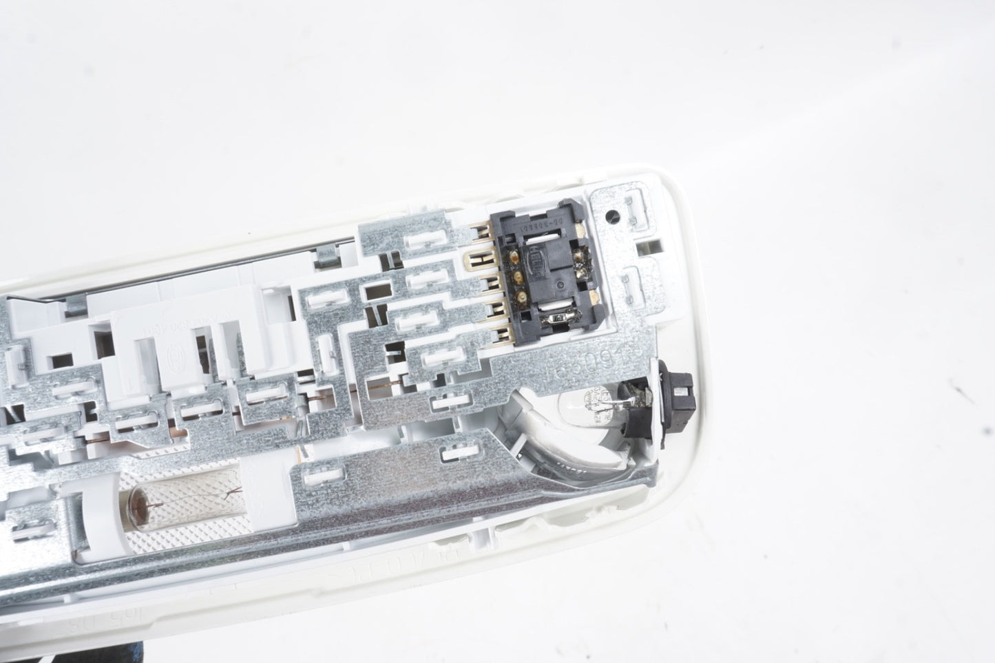 2008 - 2014 Mercedes Benz W204 C350 C300 Rear Overhead Dome Light A2048204901