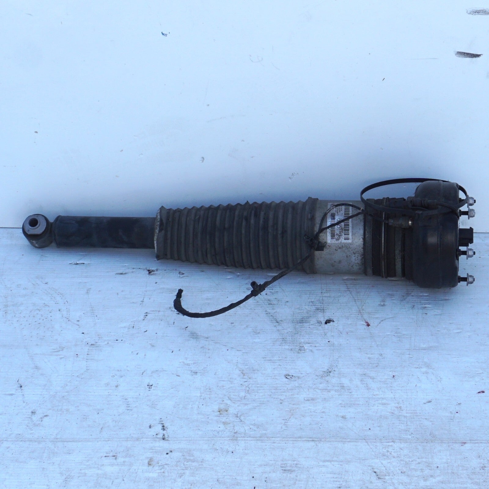12-17 AUDI A8L A8 3.0L REAR LEFT DRIVER SIDE AIR SHOCK STRUT 4H0616001M OEM