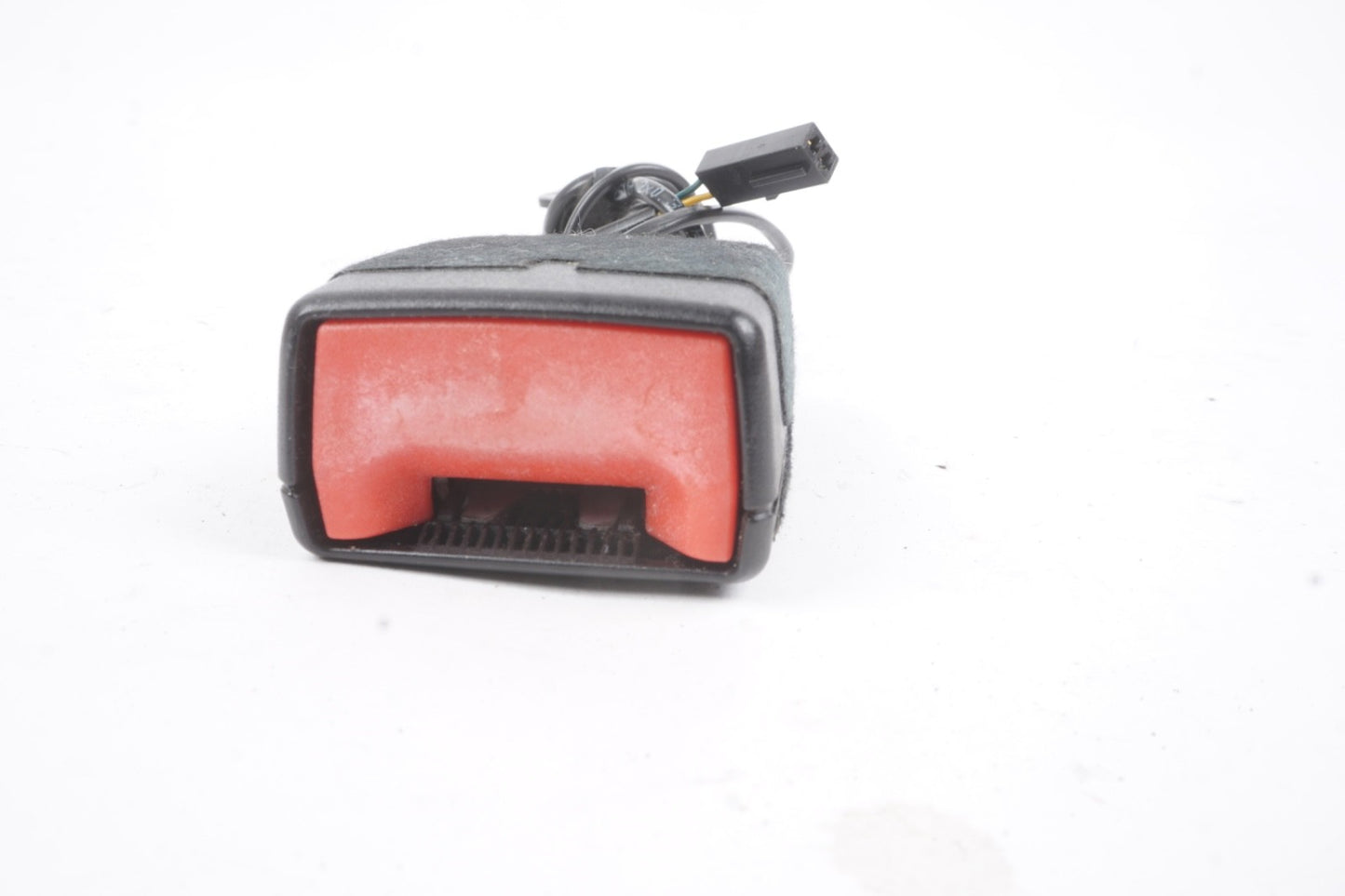 2016 - 2022 Volkswagen Passat Front Right Belt Buckle Receiver OEM