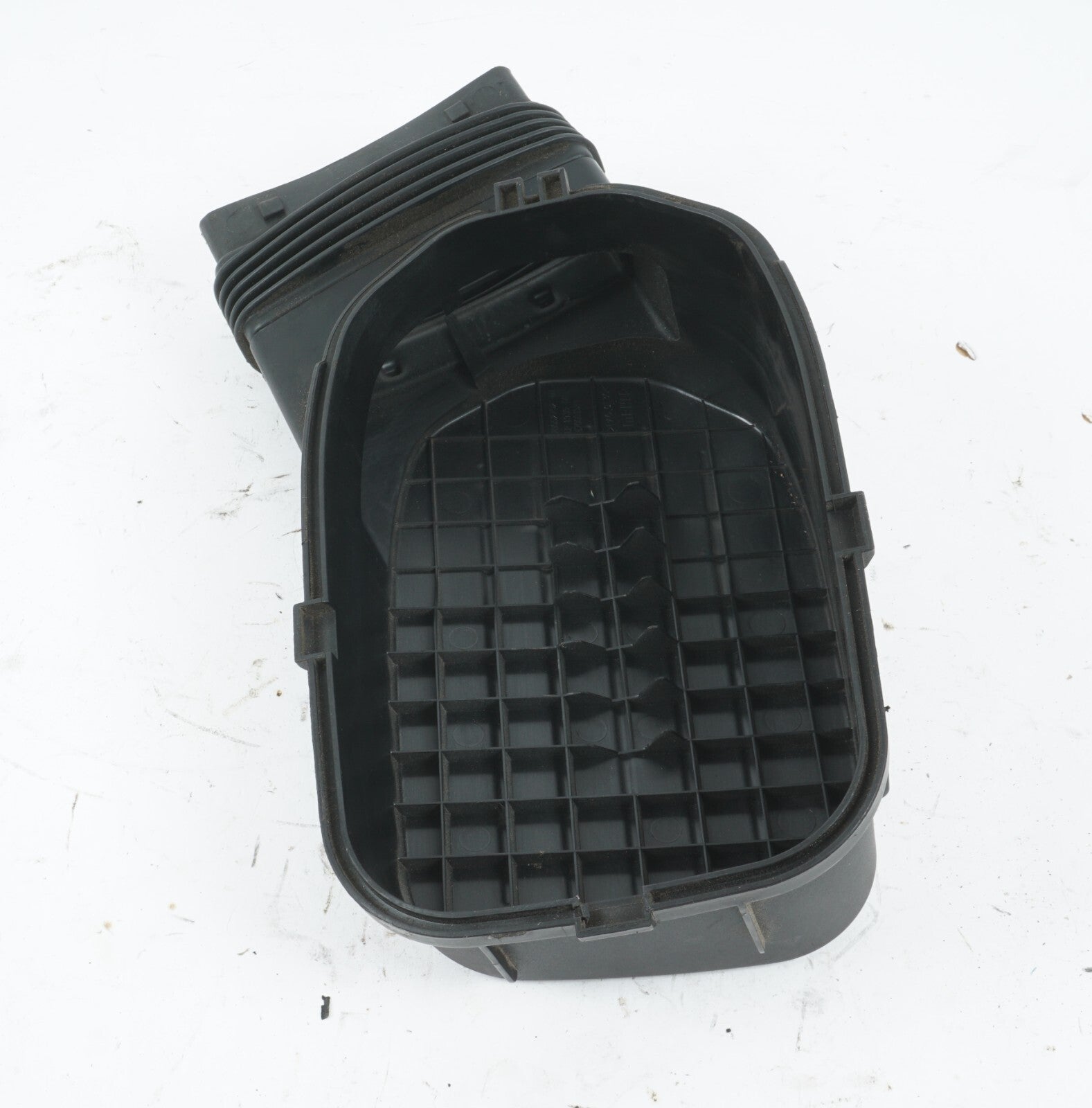 2014 - 2017 MASERATI QUATTROPORTE 3.0L AIR INTAKE FILTER BOX COVER LID OEM 51K