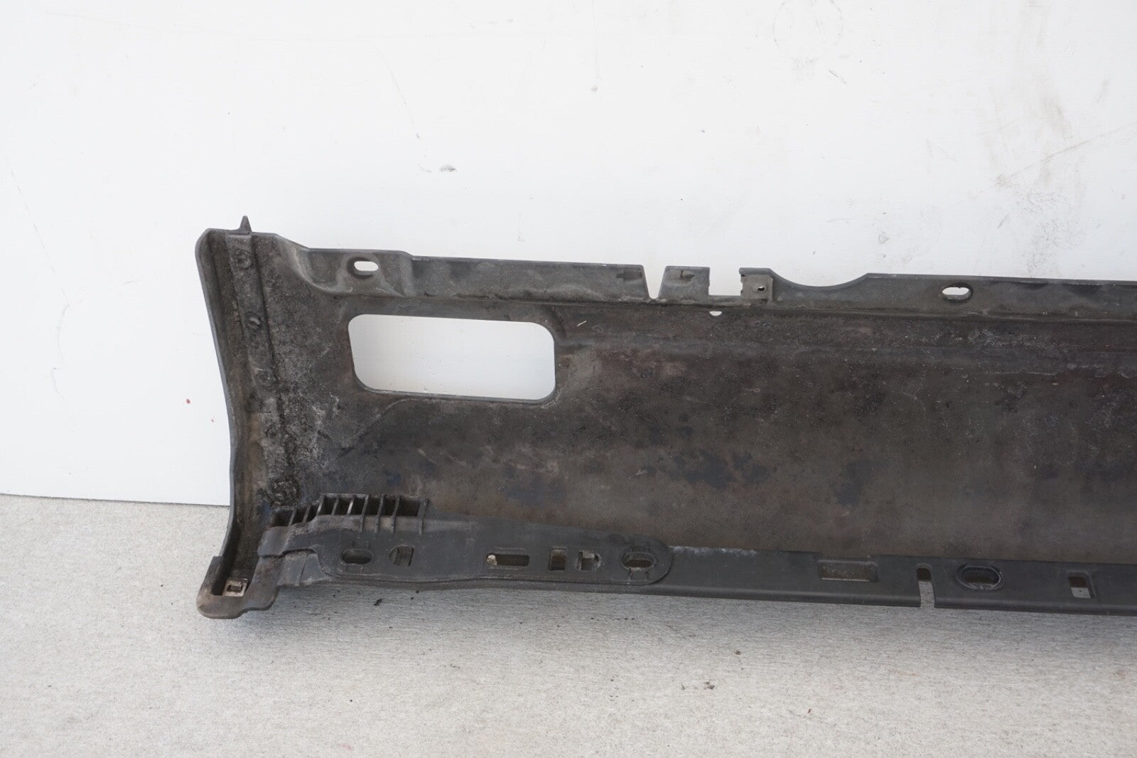 2011 - 2018 PORSCHE CAYENNE OEM RIGHT ROCKER PANEL MOULDING 7P5853554