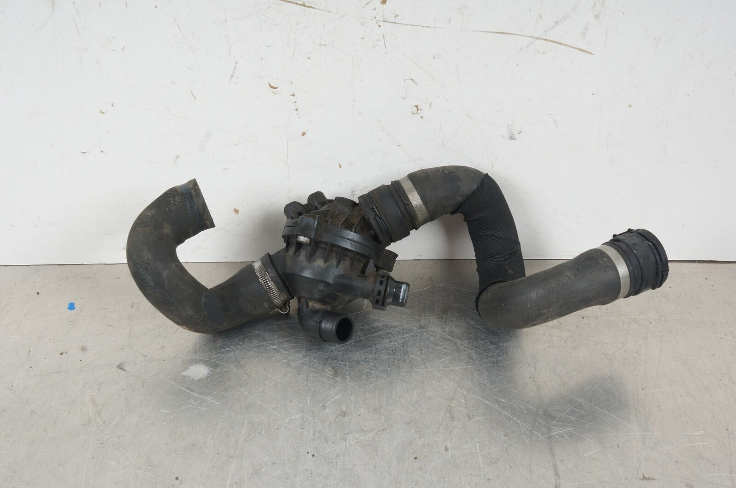 06-11 BMW Z4 E85 E86 Thermostat Assembly w/ Hose Set 7586925 OEM