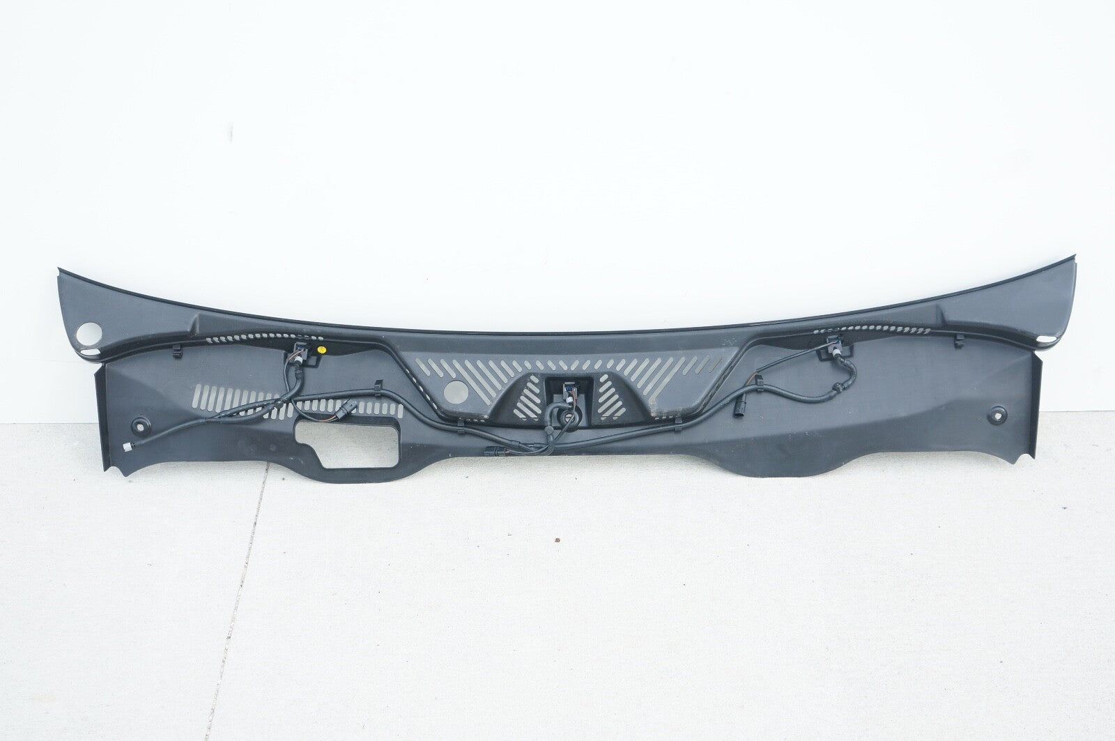 2010 - 2020 Bentley Mulsanne Front Windshield Cowl Vent Grille Trim Panel