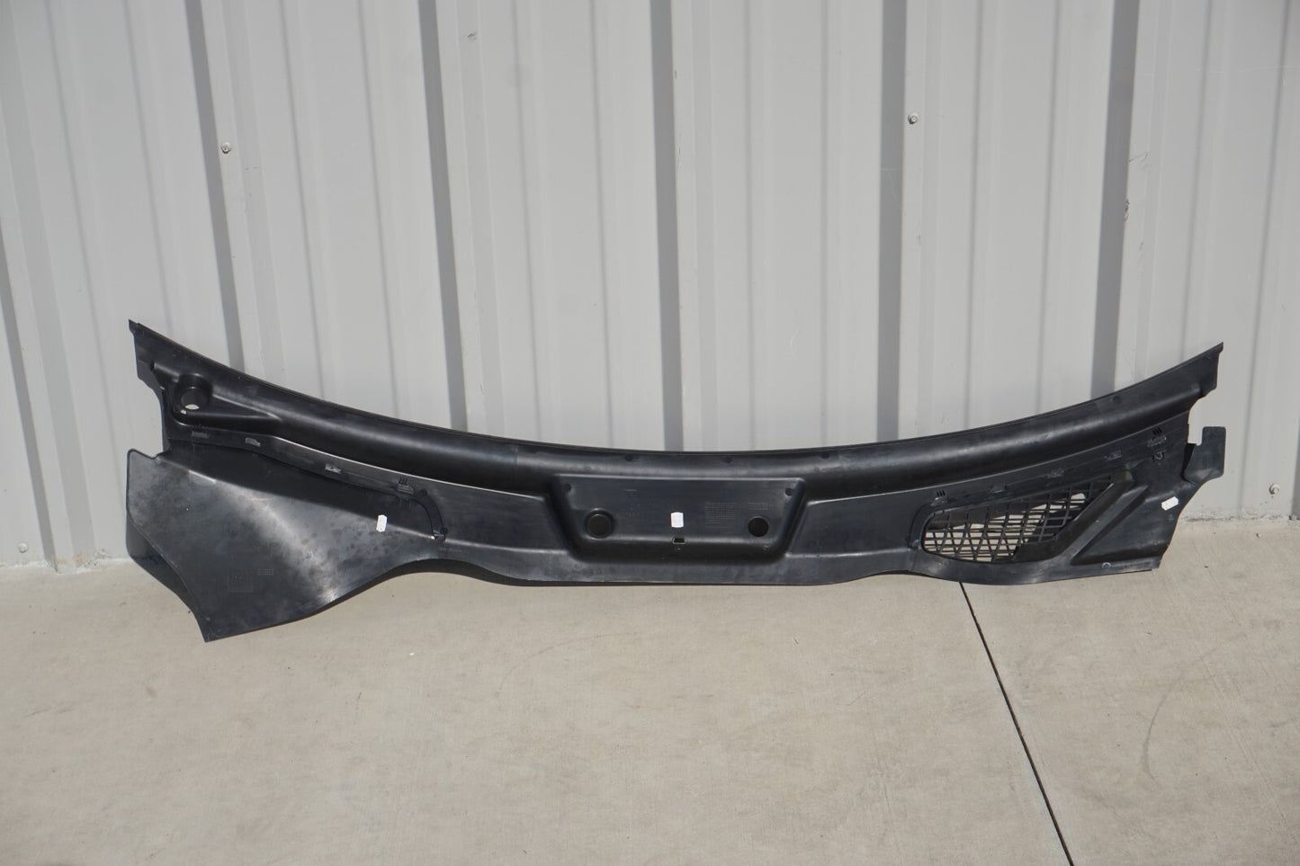 11-18 Porsche Cayenne 958 Windshield Wiper Cowl Panel 7P5819401B OEM