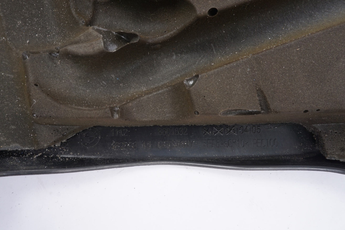 2018 - 2019 BMW X2 F39 2.0L ENGINE MOTOR TOP APPEARANCE COVER PANEL OEM 8601632
