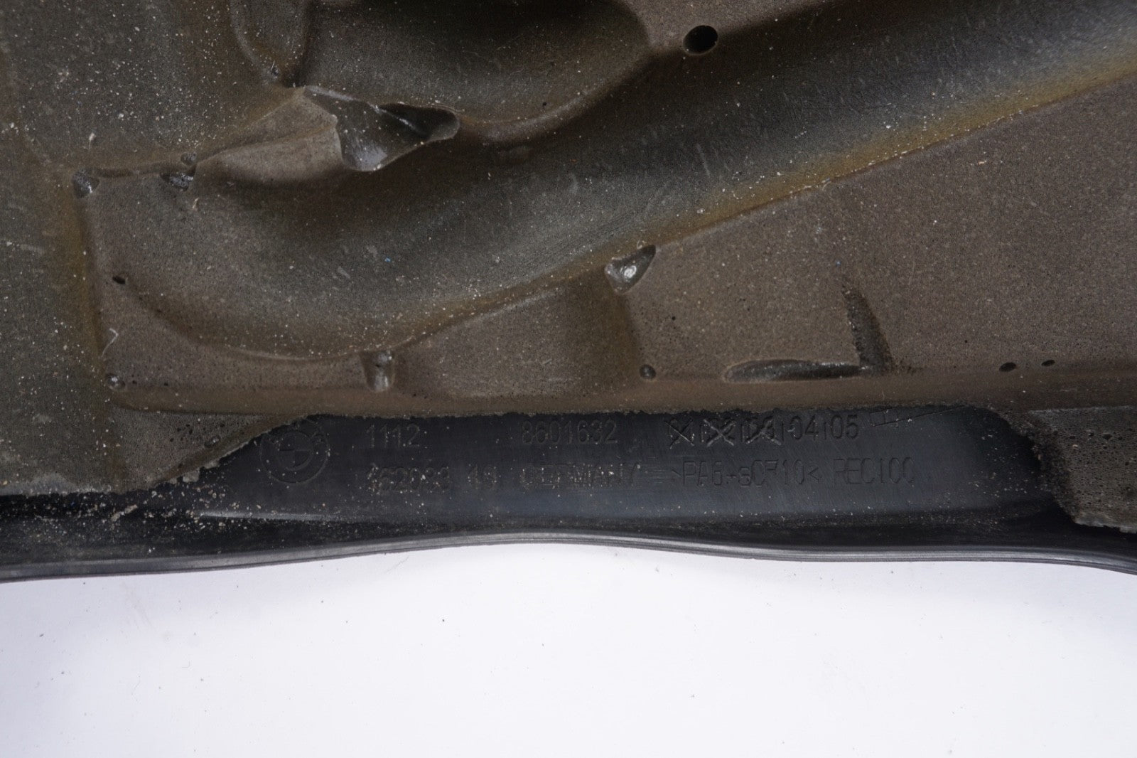 2018 - 2019 BMW X2 F39 2.0L ENGINE MOTOR TOP APPEARANCE COVER PANEL OEM 8601632