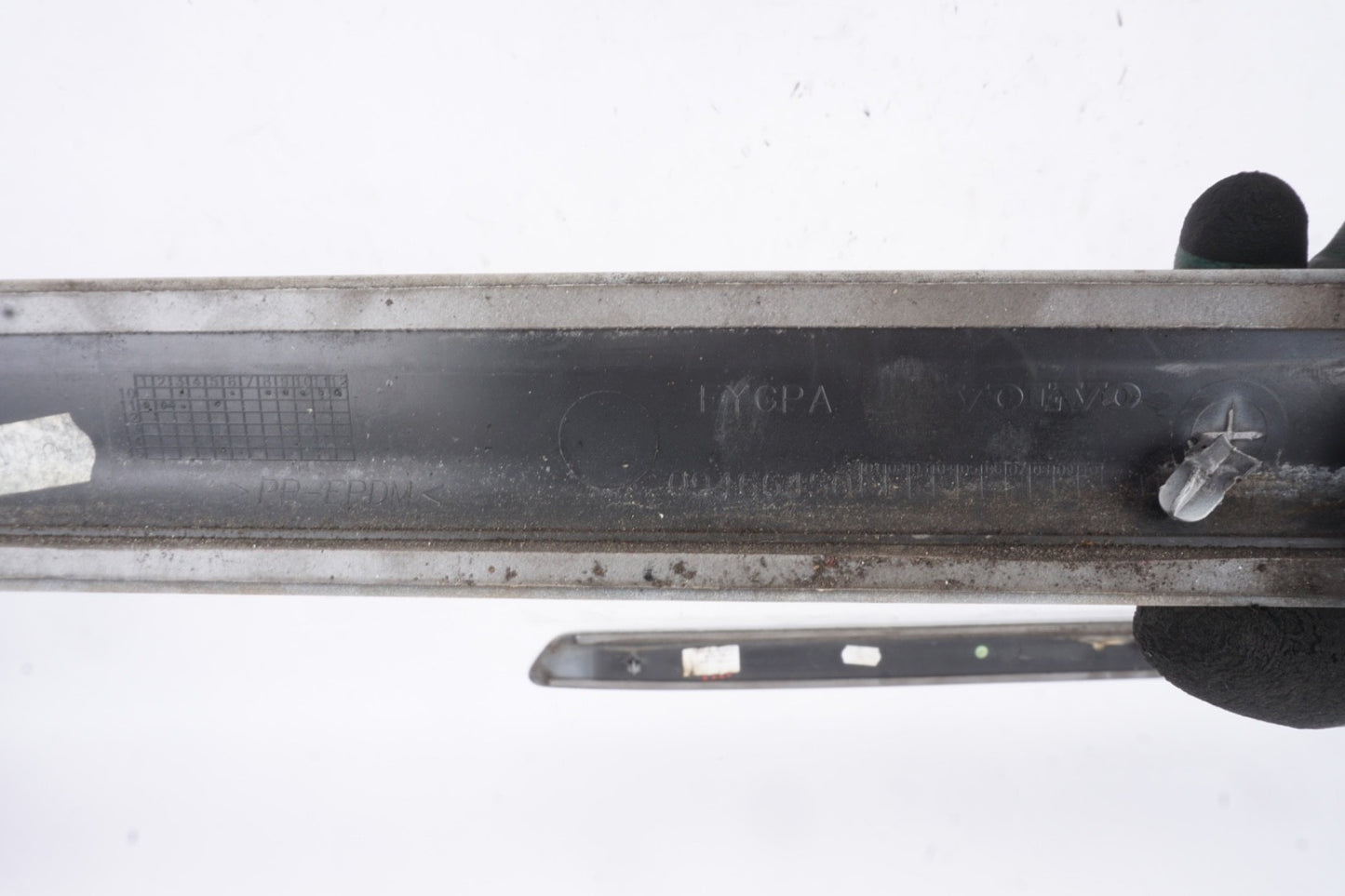 2006-2013 VOLVO C70 REAR QUARTER MOLDING TRIM LEFT & RIGHT SET OEM WHITE