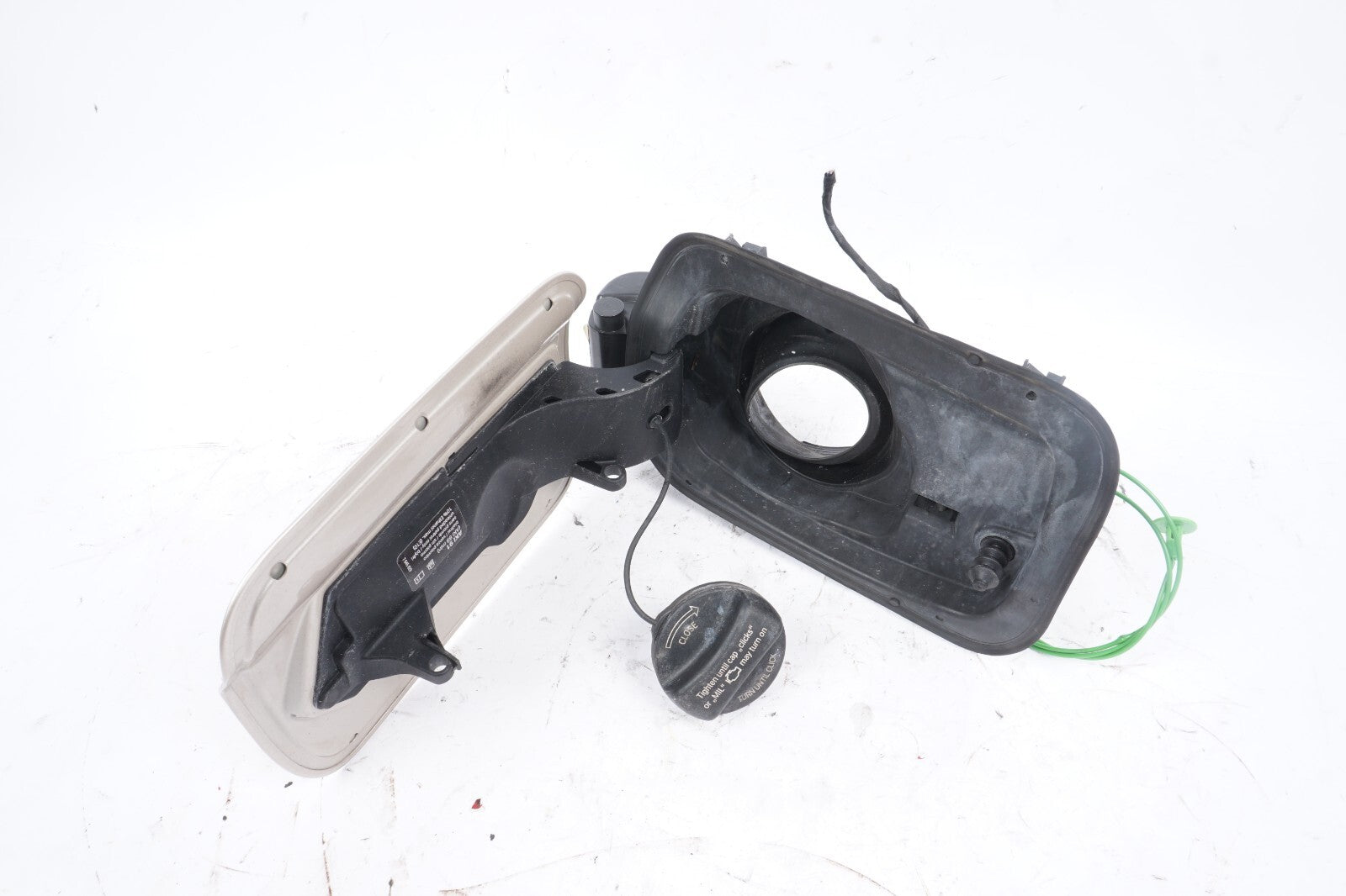 13-18 BMW 650i 640i F06 Gas Fuel Tank Door w/ Cap & Actuator OEM