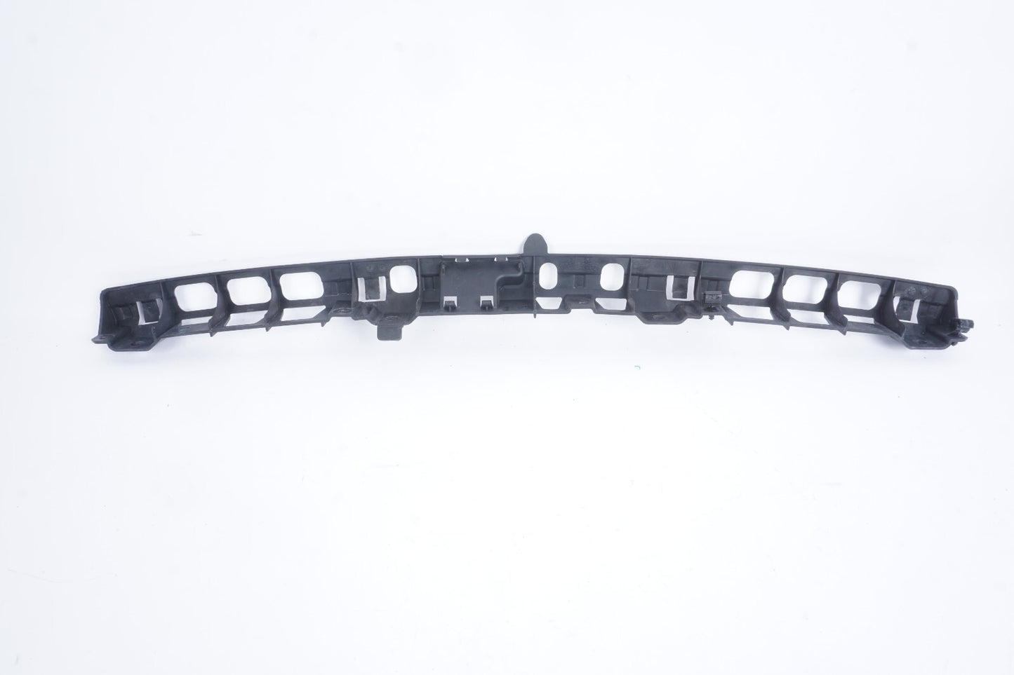 11-18 Porsche Cayenne 958 Rear Center Bumper Mount Bracket 7P5807863  OEM