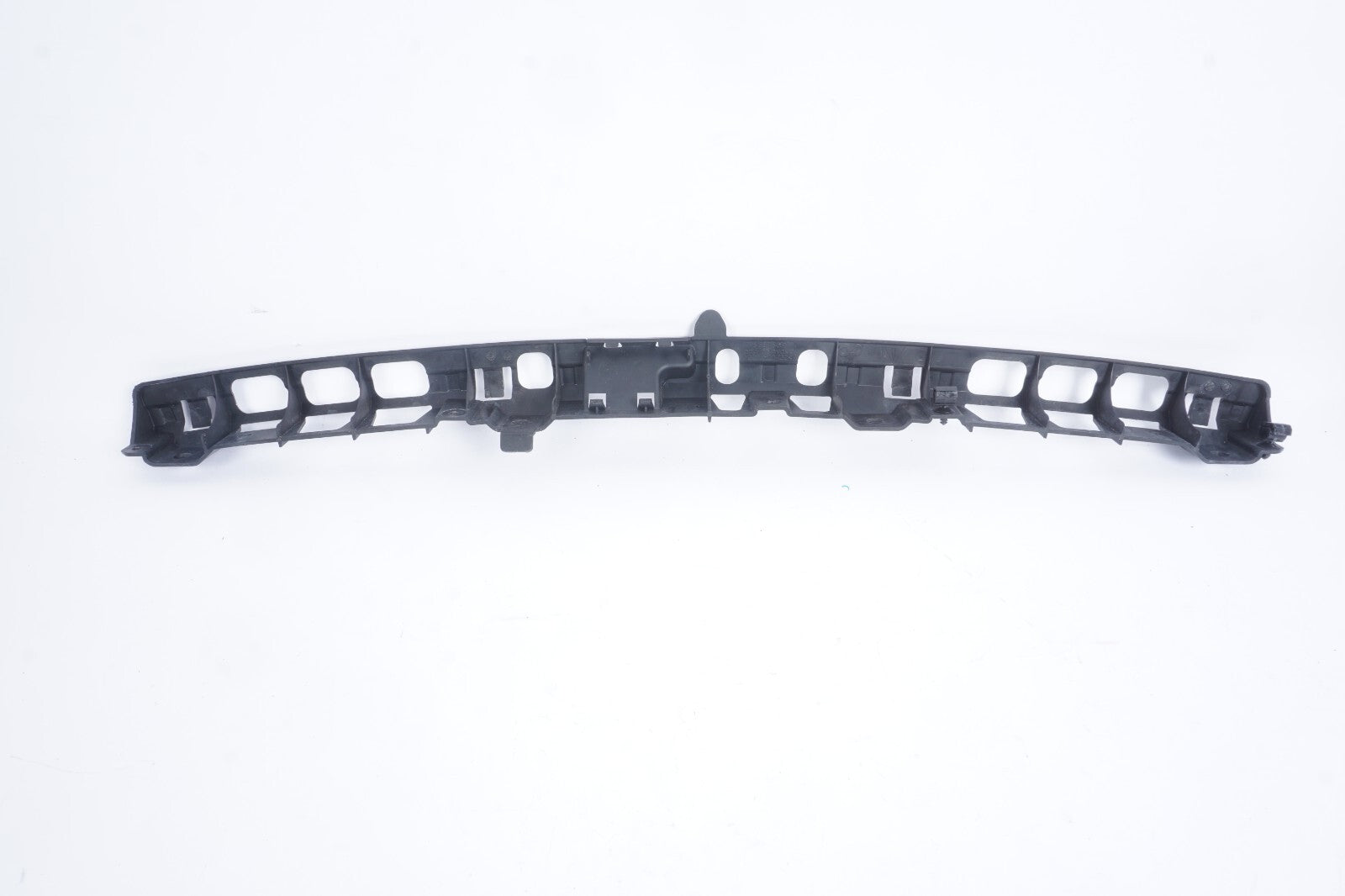 11-18 Porsche Cayenne 958 Rear Center Bumper Mount Bracket 7P5807863  OEM