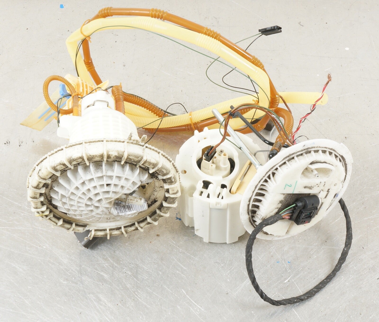 09-12 Mercedes X164 GL550 ML350 Left Fuel Filter Gas Pump Level Sending Unit OEM