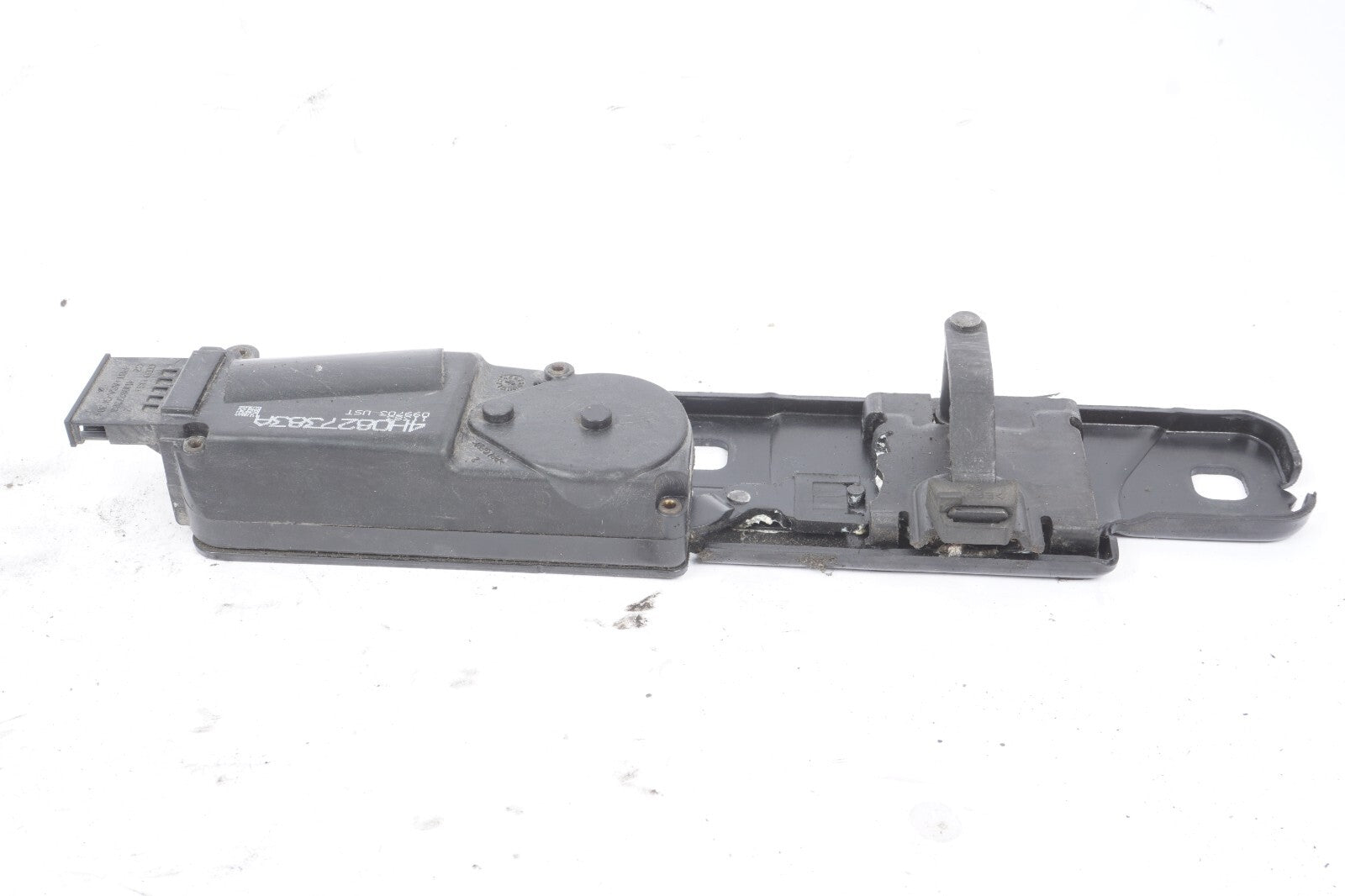 2011 - 2017 Audi A8L A8 Trunk Latch Striker Plate  Motor 4H0827383A OEM