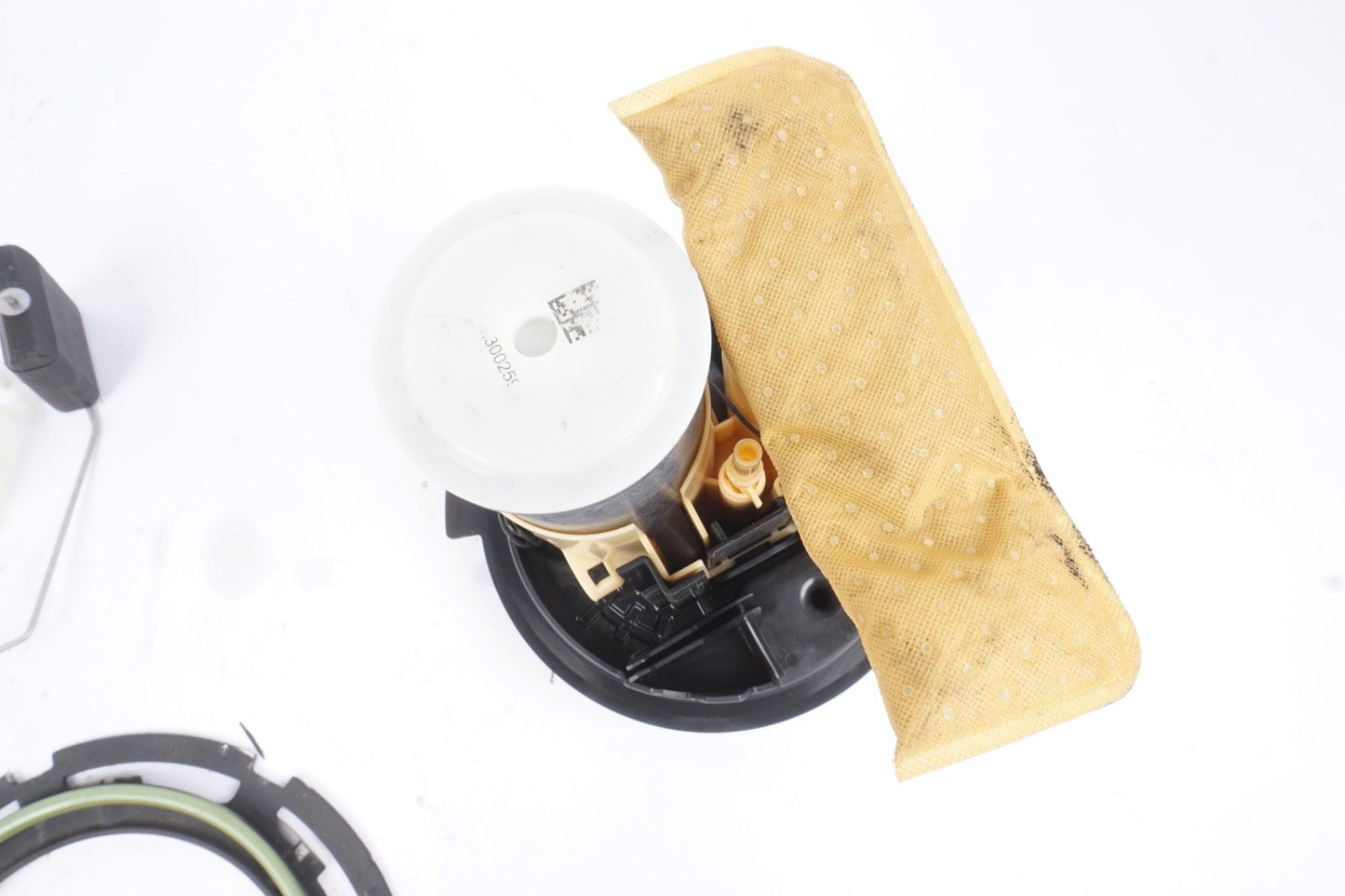 14-20 Mercedes W217 S550 S63 AMG Gas Tank Fuel Filter Unit 2224700094 OEM