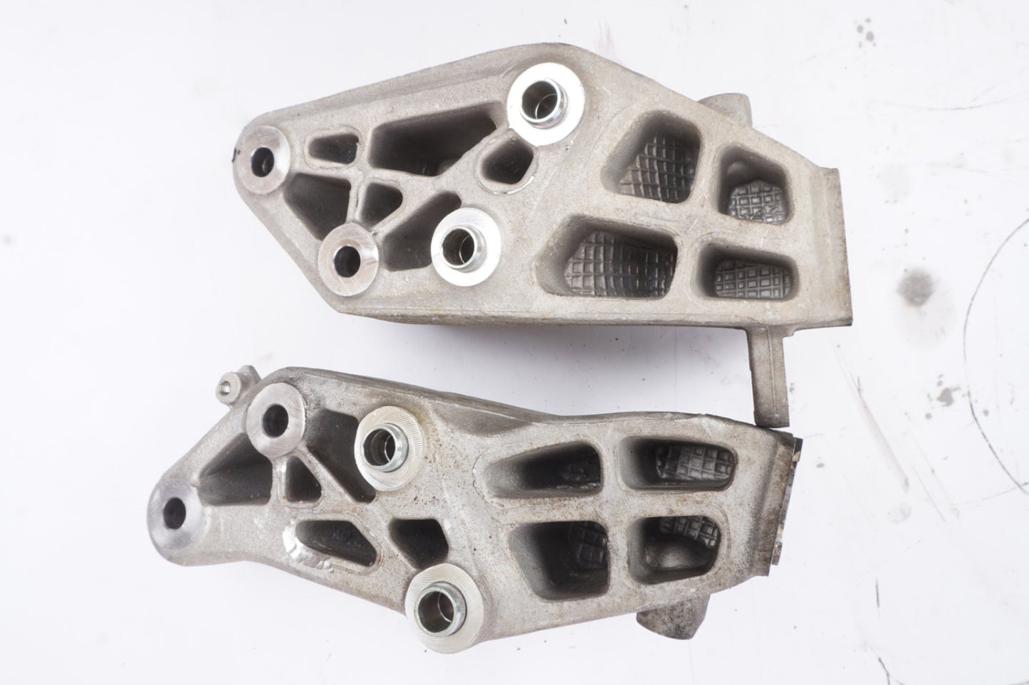 2014 - 2022 MASERATI GHIBLI 3.0L ENGINE MOTOR LEFT SIDE MOUNT SUPPORT OEM
