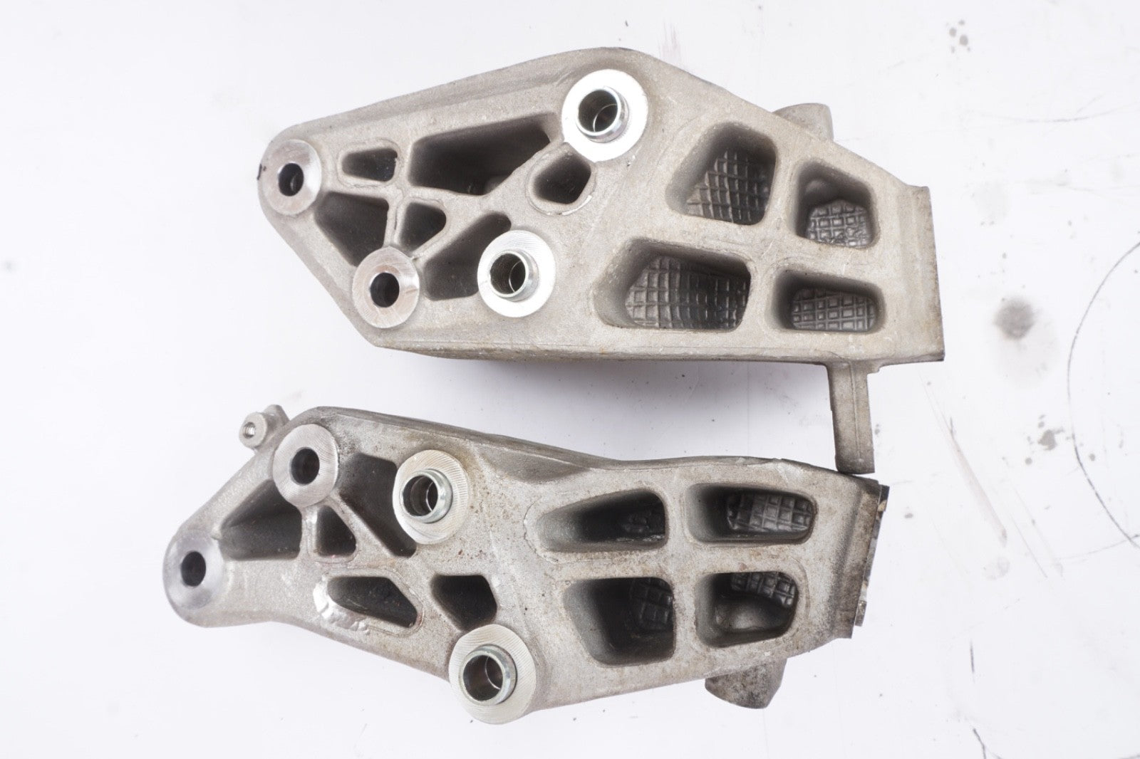 2014 - 2022 MASERATI GHIBLI 3.0L ENGINE MOTOR LEFT SIDE MOUNT SUPPORT OEM