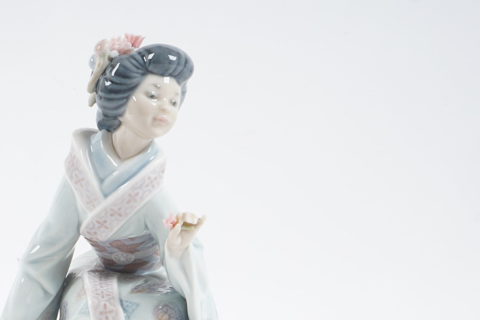 Lladro Asian Woman w/ Flower Basket