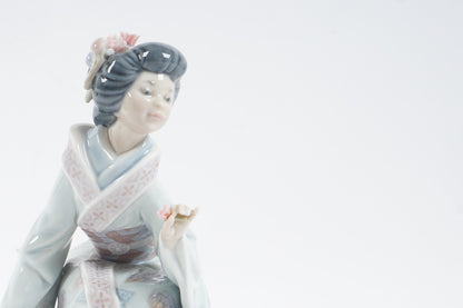 Lladro Asian Woman w/ Flower Basket