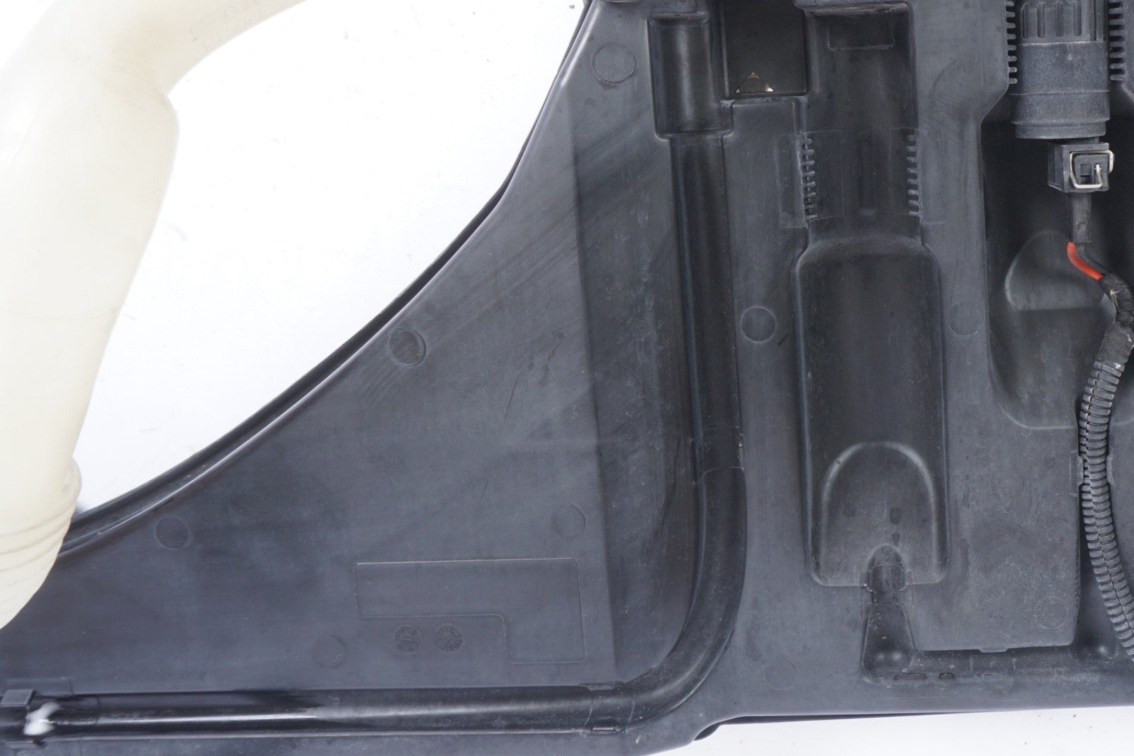 2014 - 2024 MASERATI GHIBLI WINDSHIELD WASHER RESERVOIR TANK BOTTLE W/ PUMP OEM