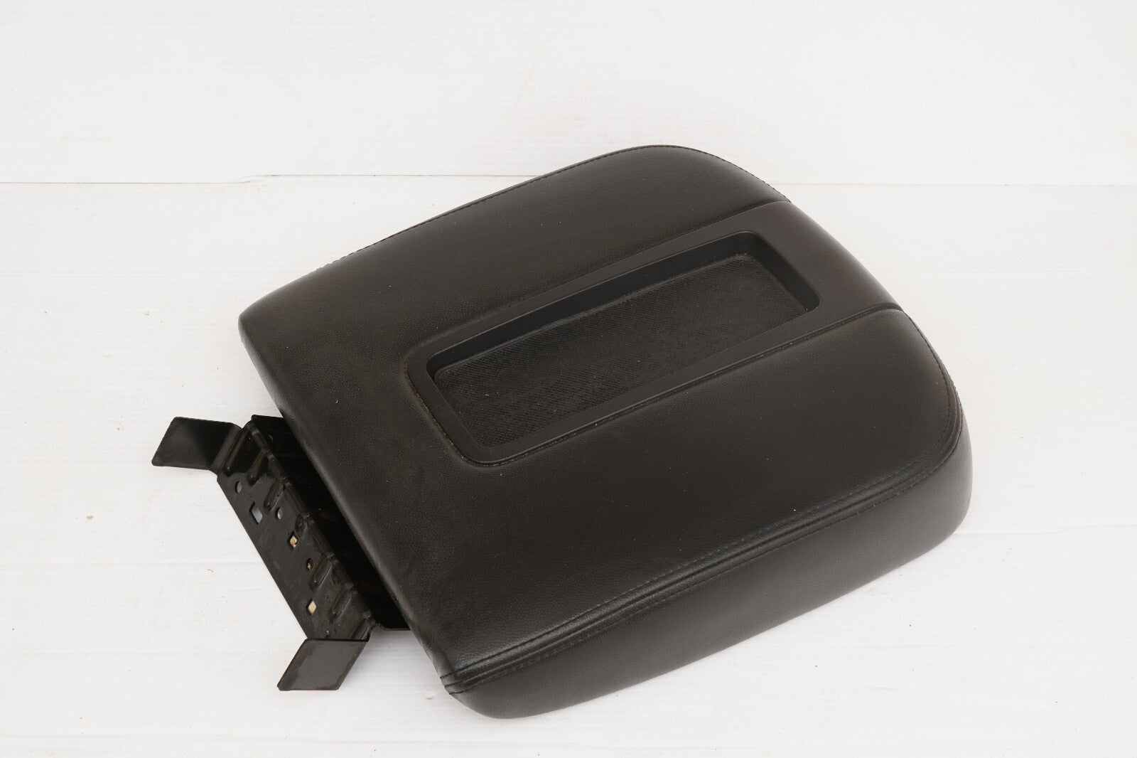 2007 - 2013 CHEVROLET AVALANCHE CENTER CONSOLE ARMRESR ARM REST L0197017AA OEM