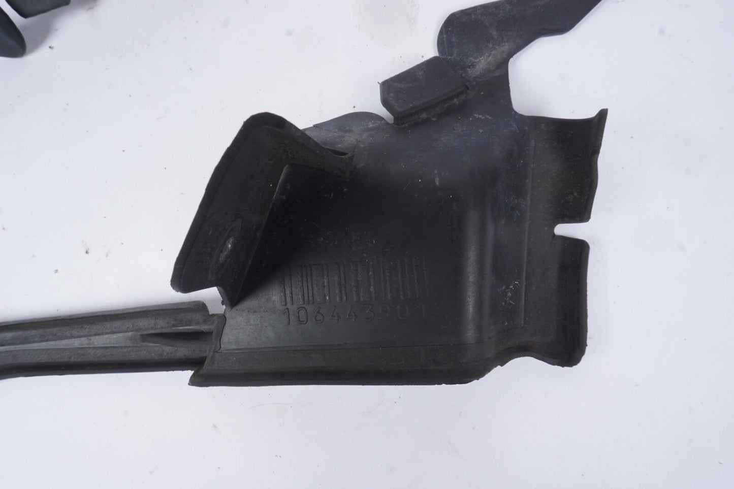 06-11 mercedes w164 ml350 front right left radiator support line air baffle pair