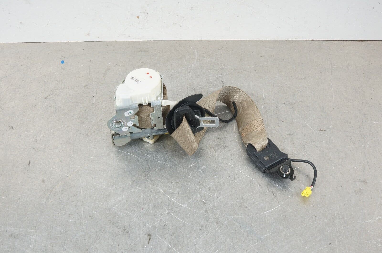 08-14 Mercedes C250 C300 Front Right Side Seatbelt Seat Belt Retractor Beige