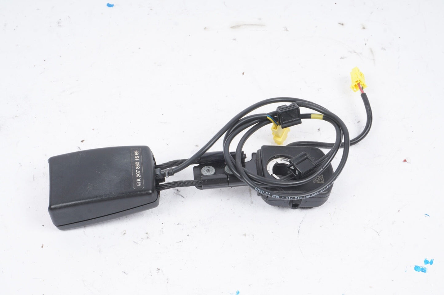 10-17 Mercedes W207 E550 E350 Convertible Front Right Seat Belt Buckle Black OEM