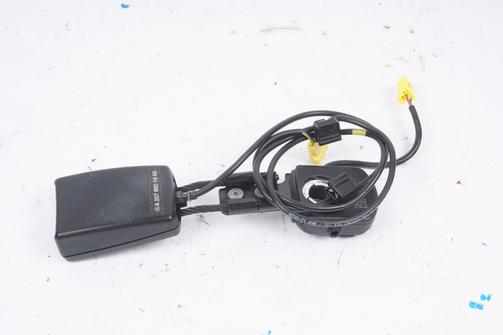 10-17 Mercedes W207 E550 E350 Convertible Front Right Seat Belt Buckle Black OEM