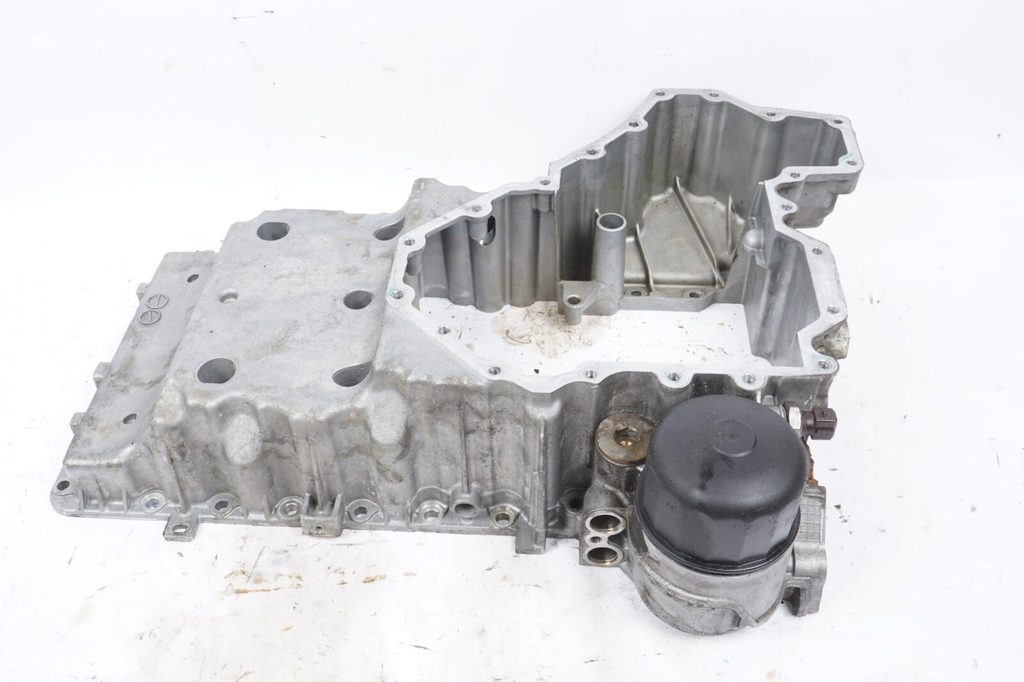 13 - 18 BMW 550I 650I 750I 4.4L N63TU Oil Pan Upper OEM