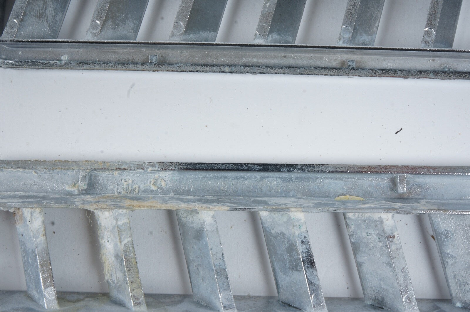 2010 - 20 BENTLEY MULSANNELEFT RIGHT LOWER FOOT A/C HEATER AIR VENT TRIM CHROME