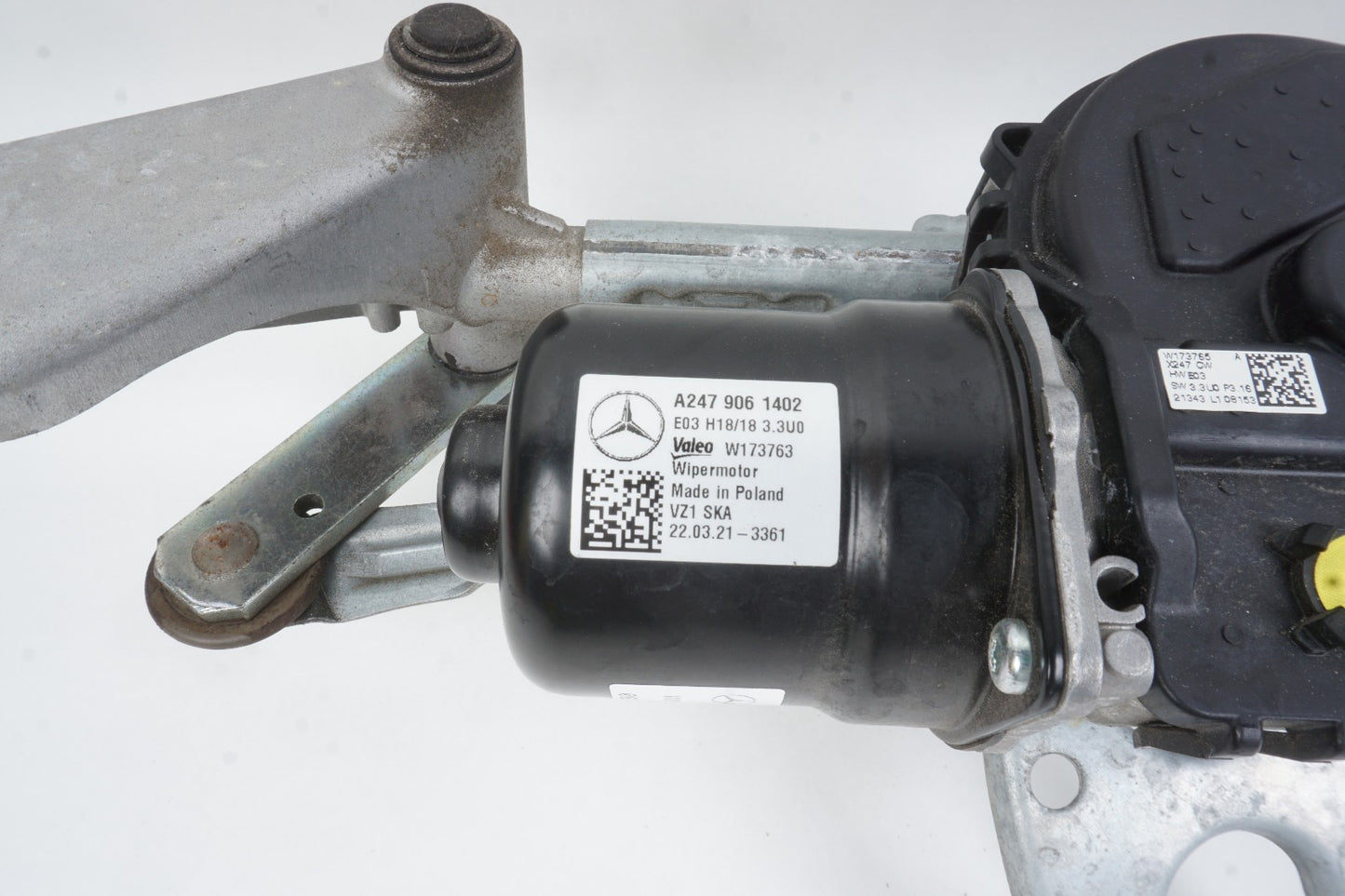 2020 - 2025 Mercedes GLB250 EQB300 Front Windshield Wiper Linkage With Motor