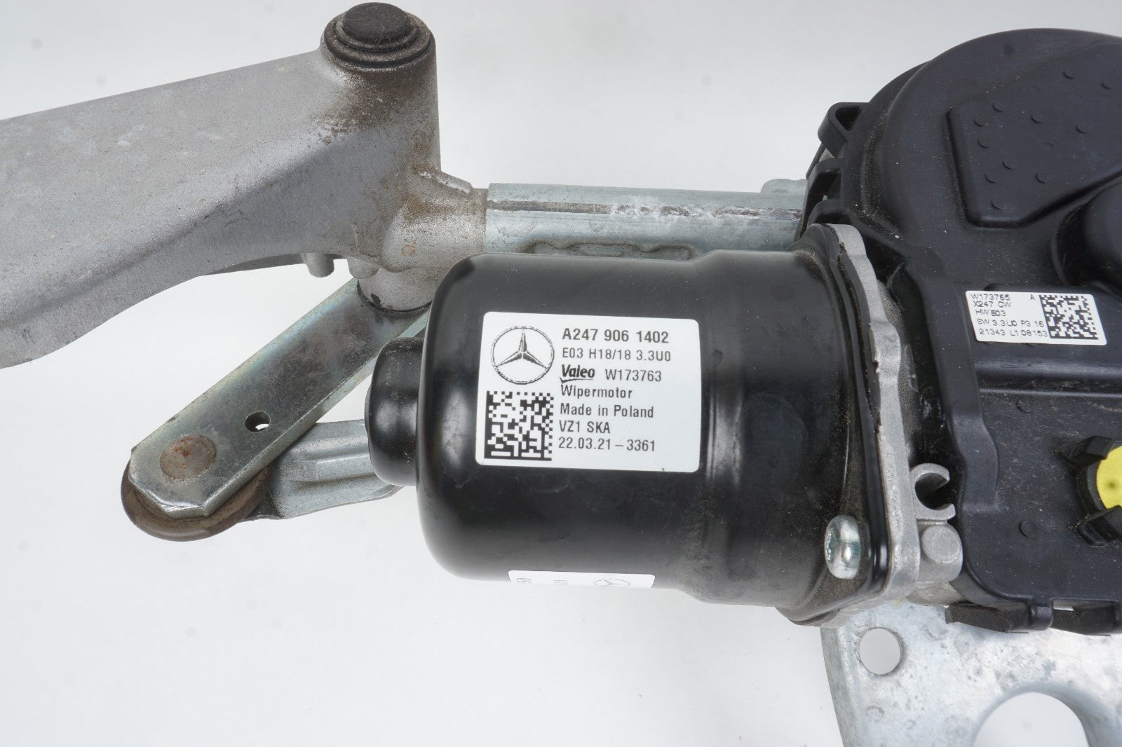 2020 - 2025 Mercedes GLB250 EQB300 Front Windshield Wiper Linkage With Motor