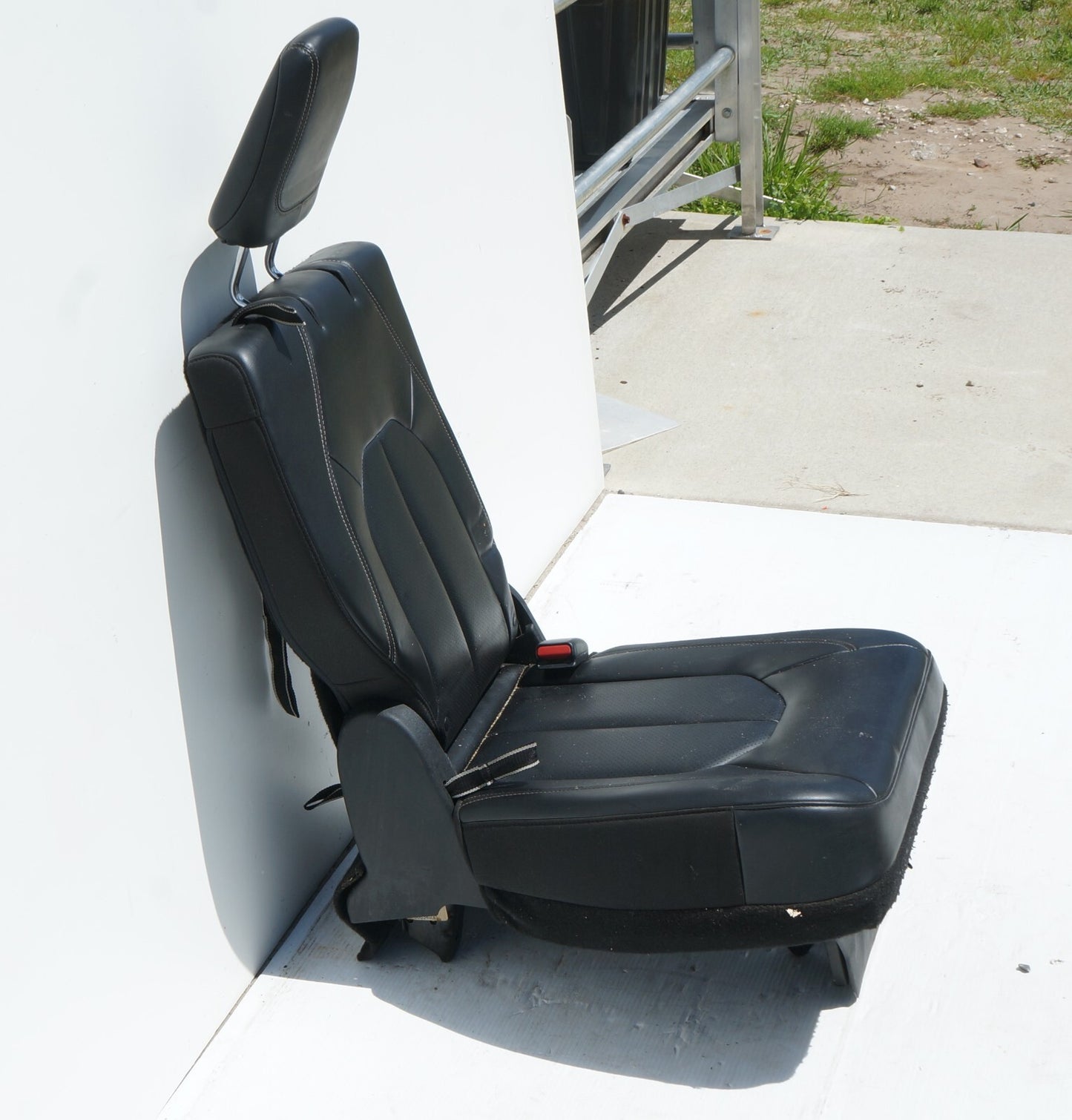 2017 - 2020 CHRYSLER PACIFICA 3RD ROW SEAT RIGHT PASSENGER SIDE OEM
