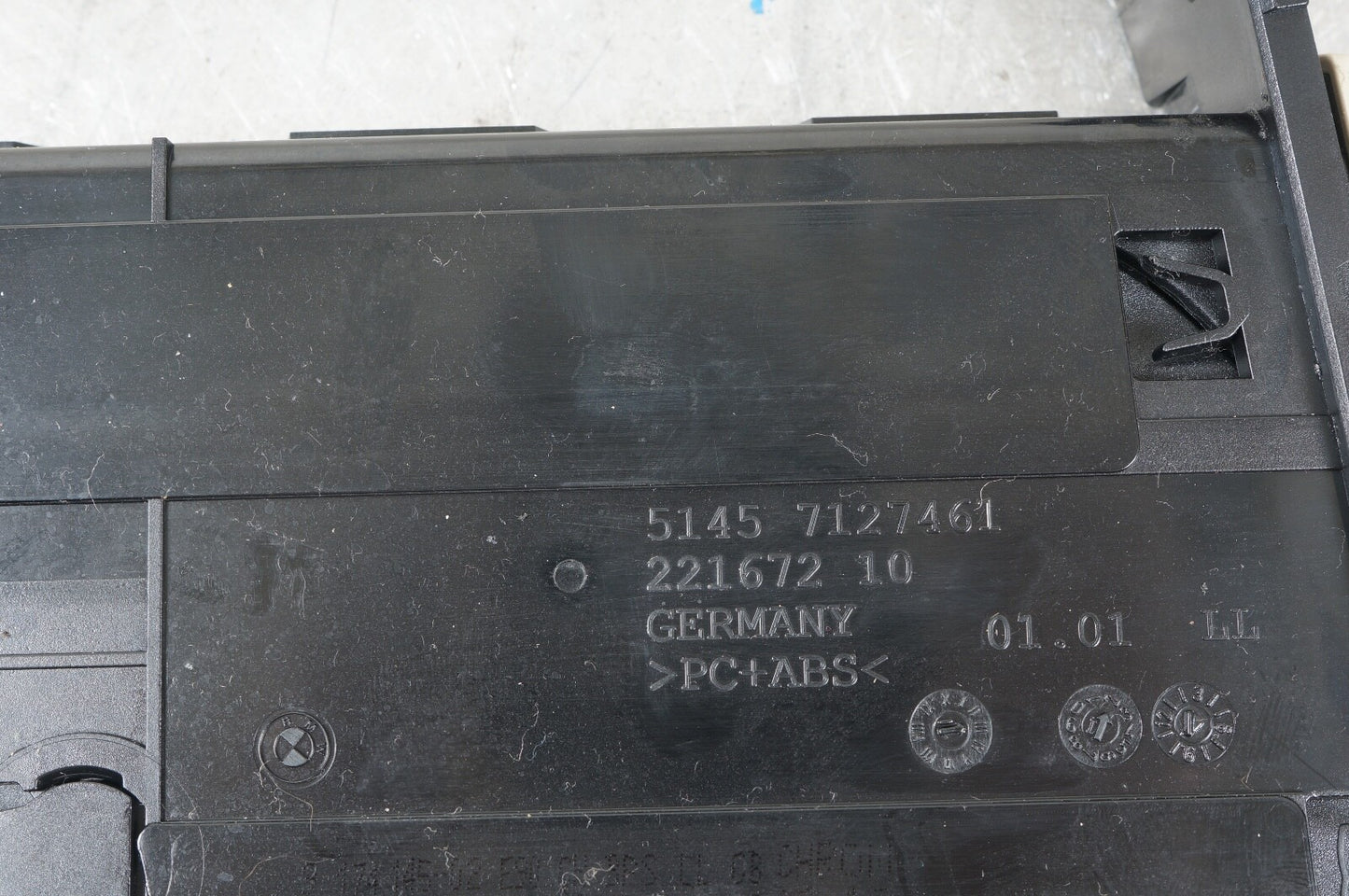 2007 - 2013 BMW 3-Series Front Right Dash Cup Holder Unit P: 7127461 OEM