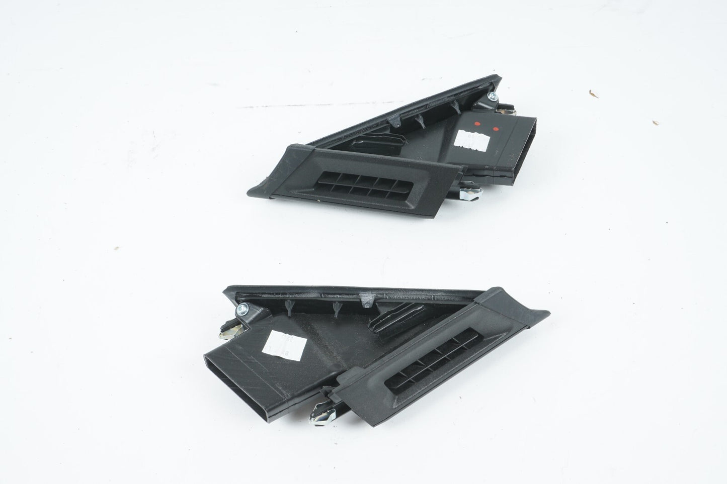 14 - 20 MASERATI QUATTROPORTE DOOR CORNER TRIM COVER VENT  LEFT & RIGHT OEM