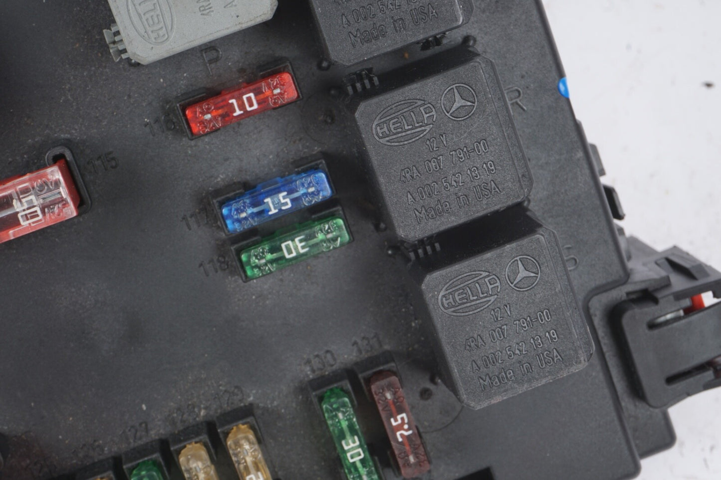 07-09 Mercedes W221 S550 CL550 S63 Rear Trunk SAM Fuse Box Module 2215403550 OEM