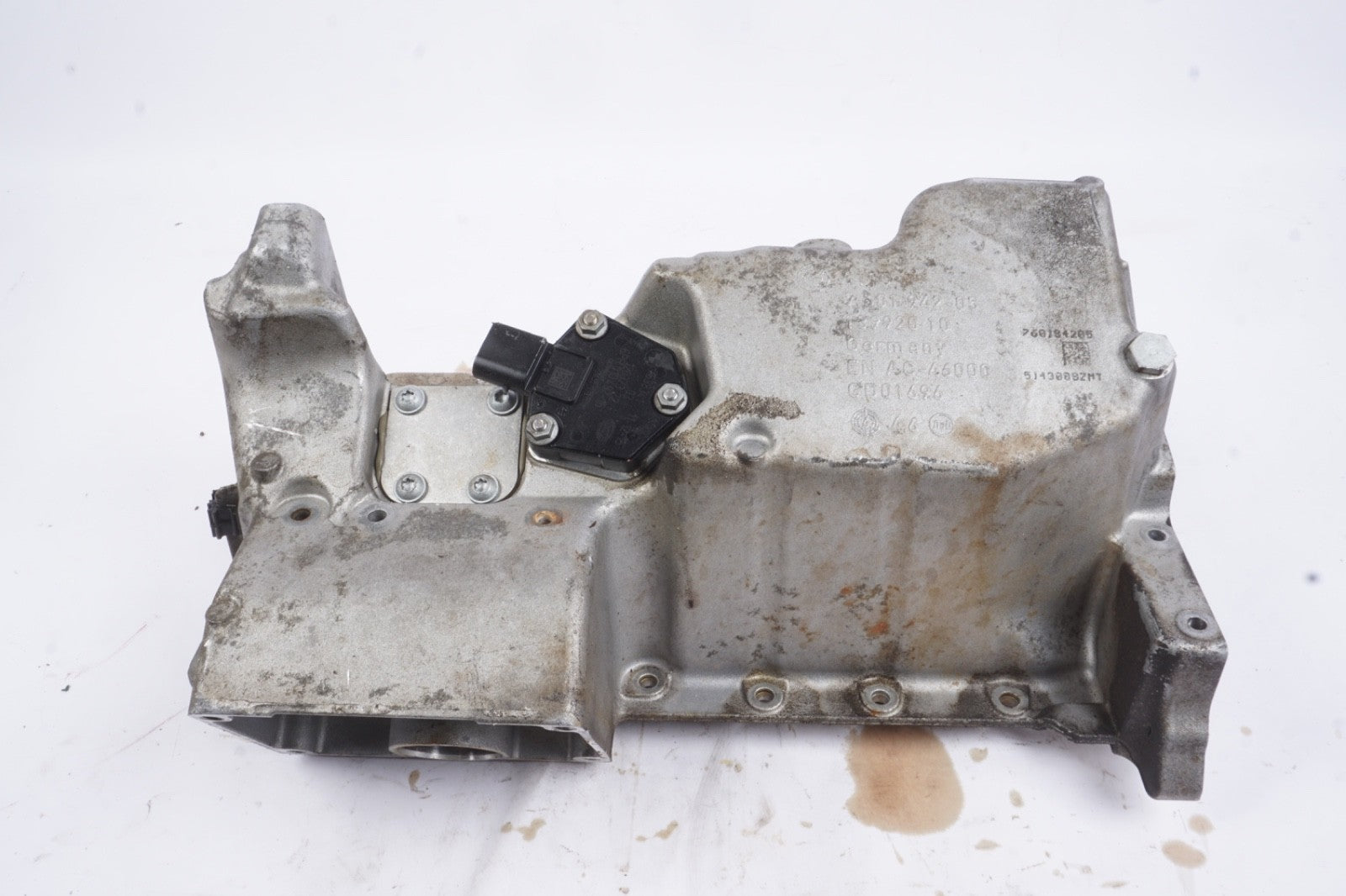 2013 - 2017 BMW X3 F25 2.0 L ENGINE OIL PAN OEM