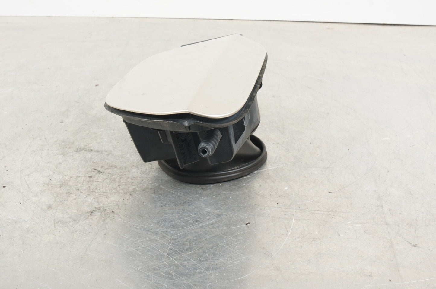 2007 - 2013 BMW 335i 328i E93 CONVERTIBLE GAS FUEL TANK DOOR OEM BEIGE COLOR