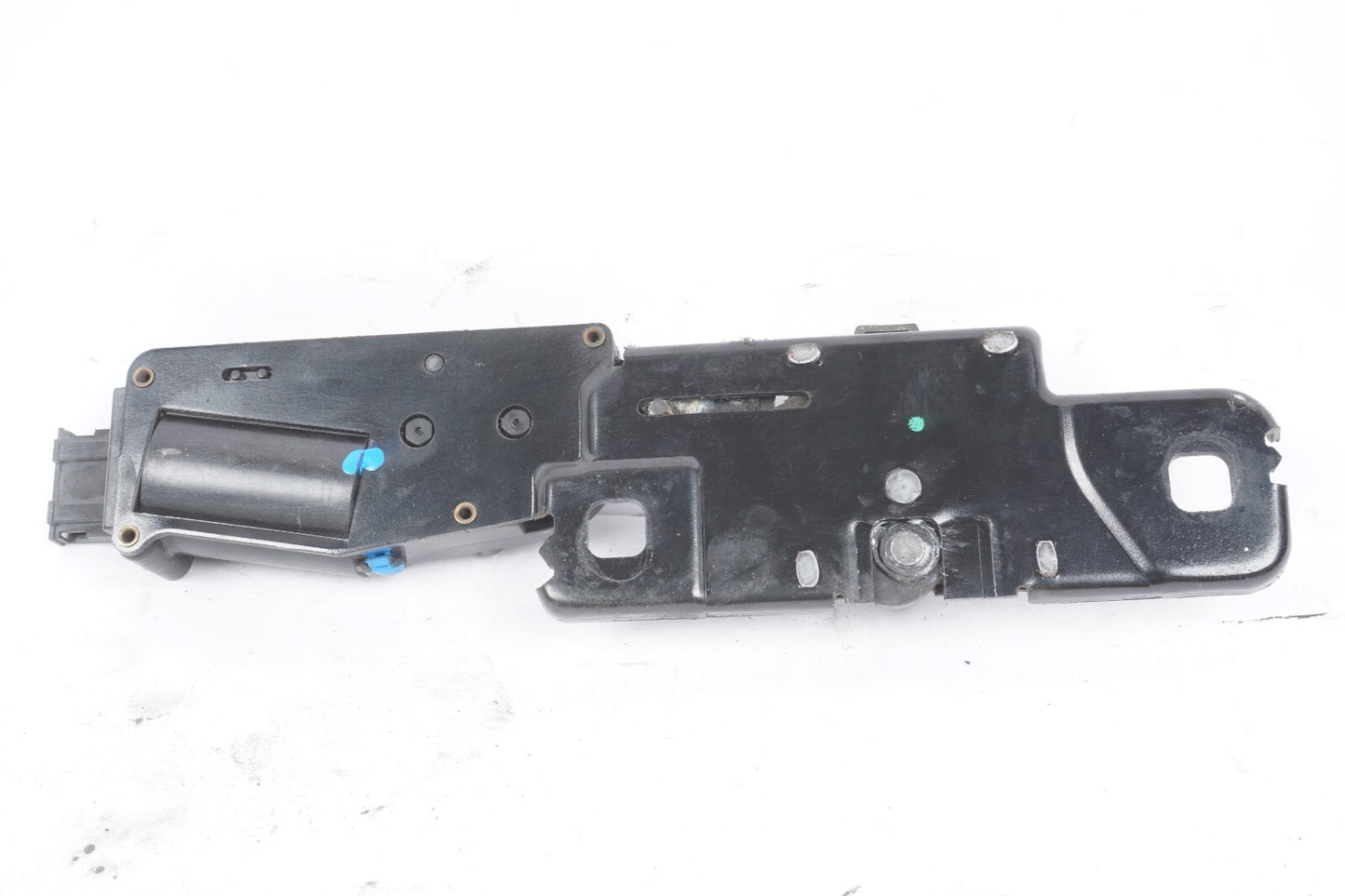 2011 - 2017 Audi A8L A8 Trunk Latch Striker Plate  Motor 4H0827383A OEM