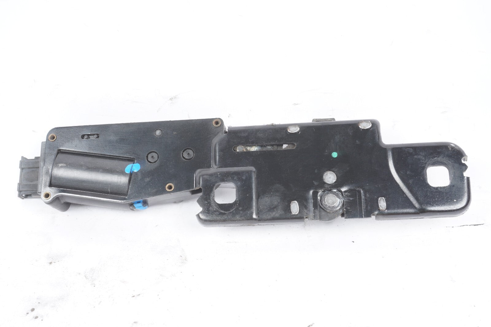 2011 - 2017 Audi A8L A8 Trunk Latch Striker Plate  Motor 4H0827383A OEM