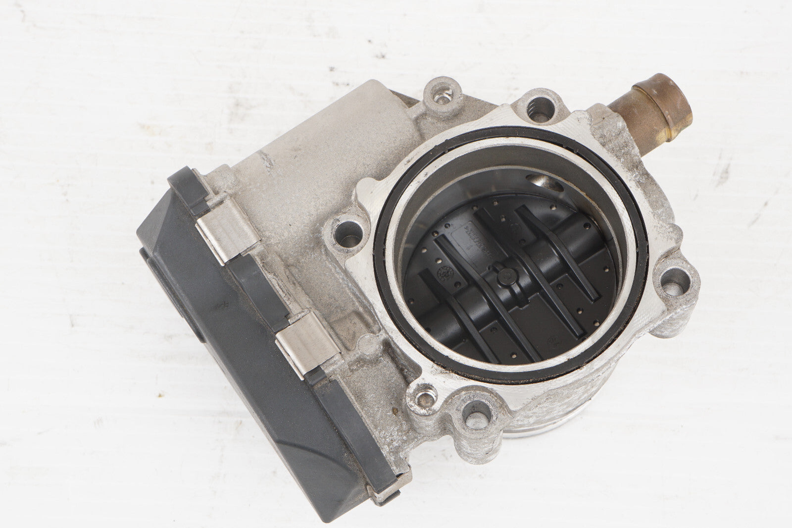 2014 - 2016 BMW 428i F32 THROTTLE BODY 7588625-04 OEM