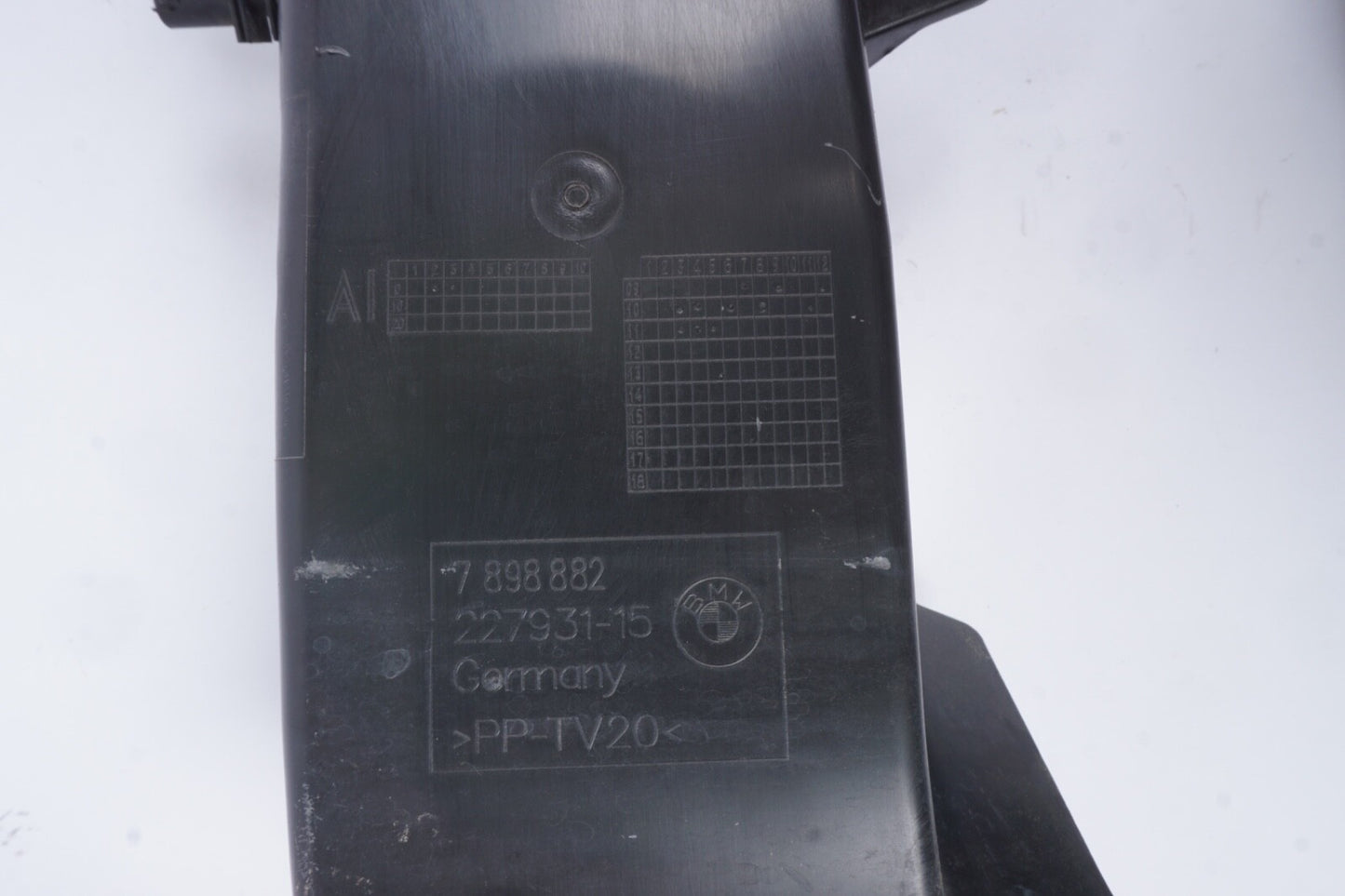 09-12 BMW 750i 750Li F01 Front Right Driver Lower Radiator Air Duct Tube Oem