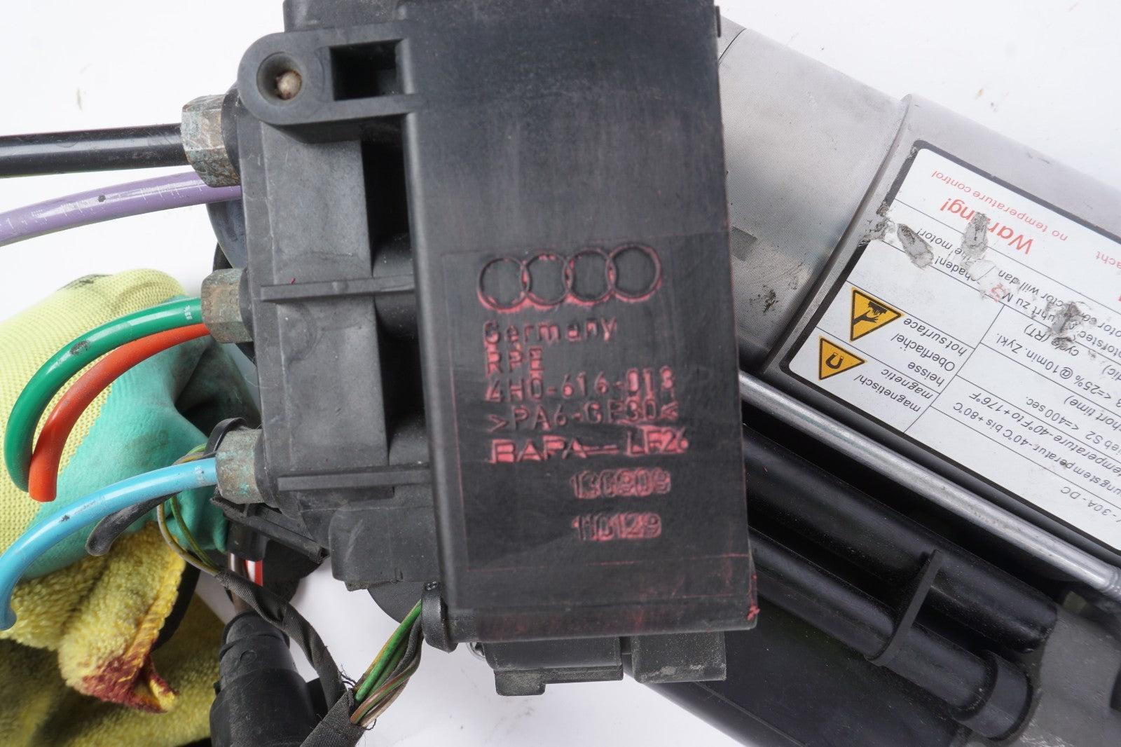 2012 - 2017 Audi A8 3.0l Air Suspension Compressor Pump OEM