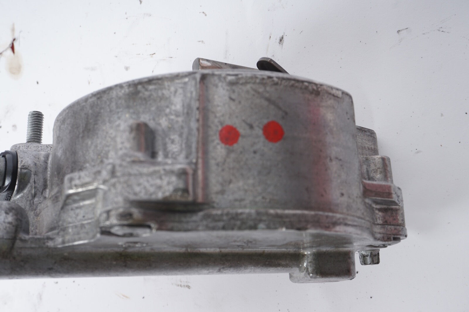 2011-2016 BMW 650 750 550I GT F07 VACUUM PUMP 8605976-01  OEM