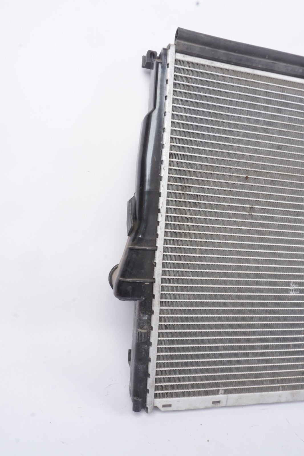 2011-2018 Porsche Cayenne 3.6 ENGINE COOLING RADIATOR