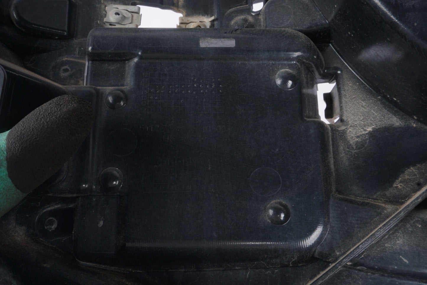 2011 - 2017 BMW X3 F25 REAR RIGHT CENTER BUMPER MOUNT BRACKET OEM 7338758