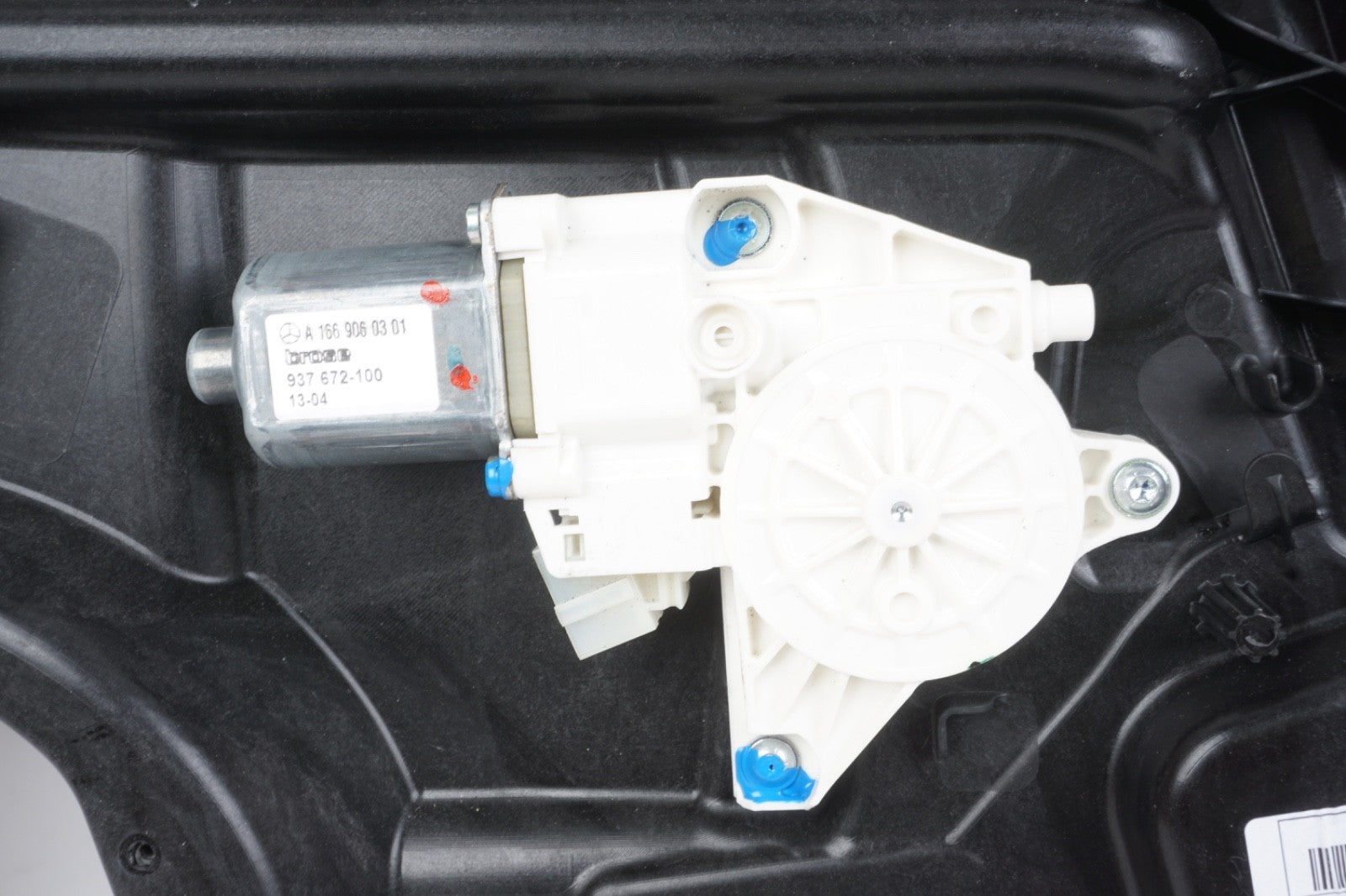 2013 - 2016 Mercedes GL450 Front Right Side Door Window Regulator Panel