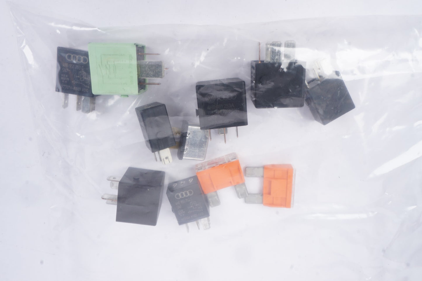 2011 - 2014 AUDI A8 QUATTRO FUEL PUMP RELAY 4H0 851 253A 4H0 951 253C OEM